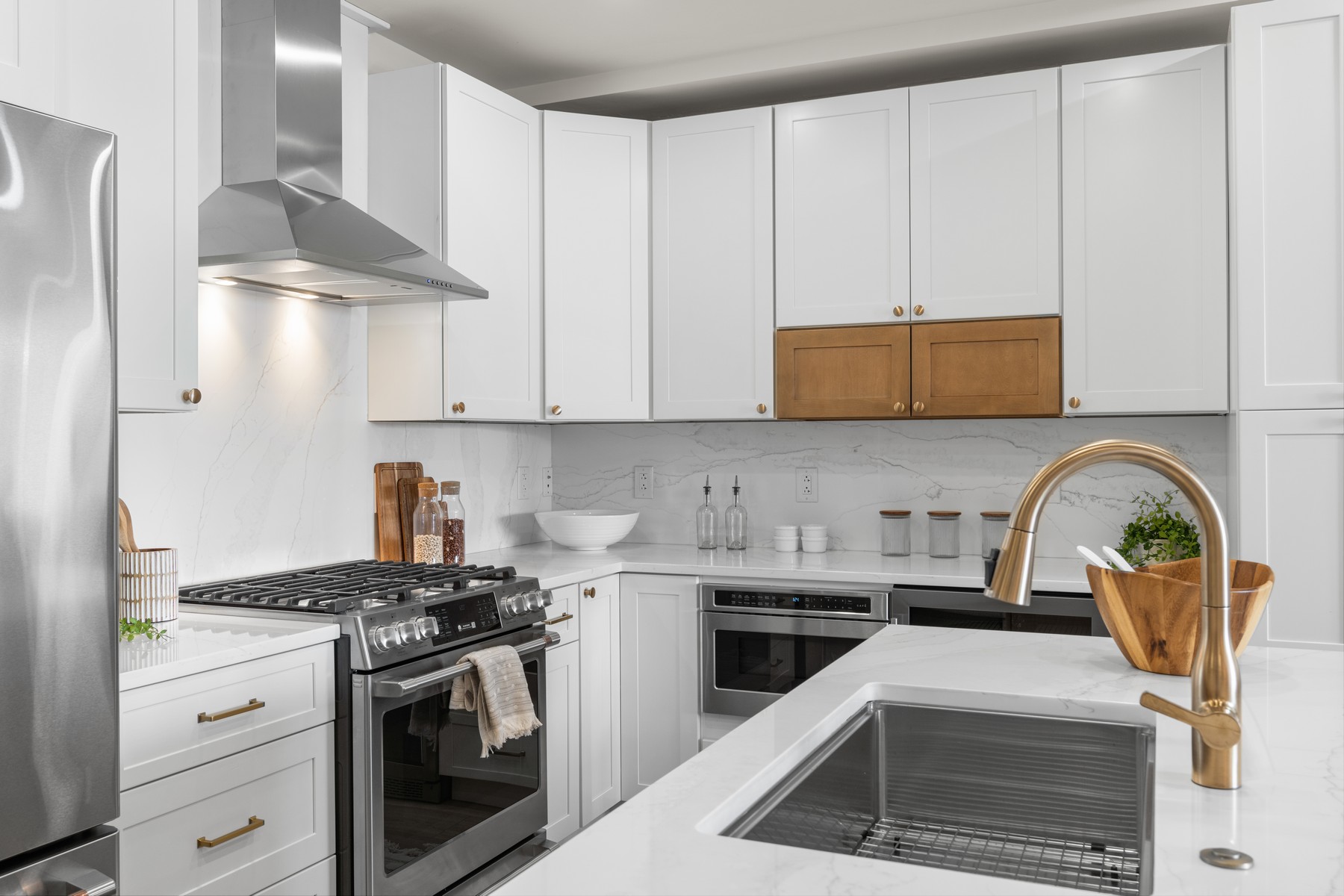  323 E Oak Avenue #202 - 物件實景