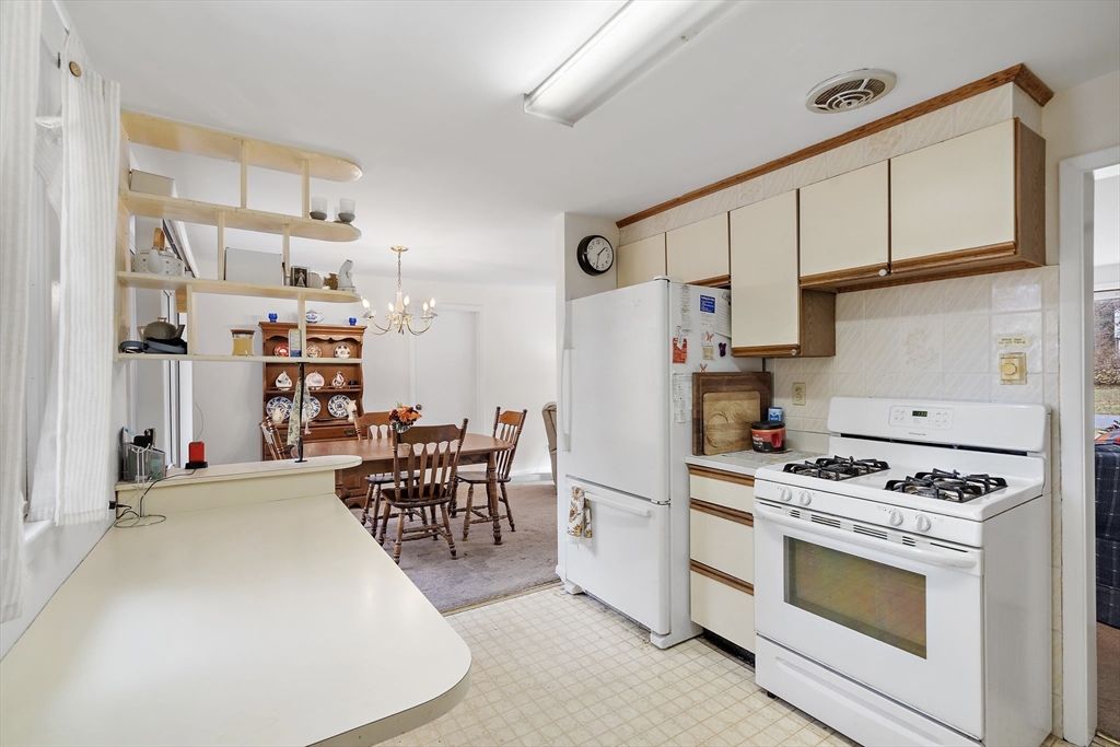 Sudbury, Massachusetts, 01776, United States, 3 Bedrooms Bedrooms, ,2 BathroomsBathrooms,Residential,For Sale,1991696