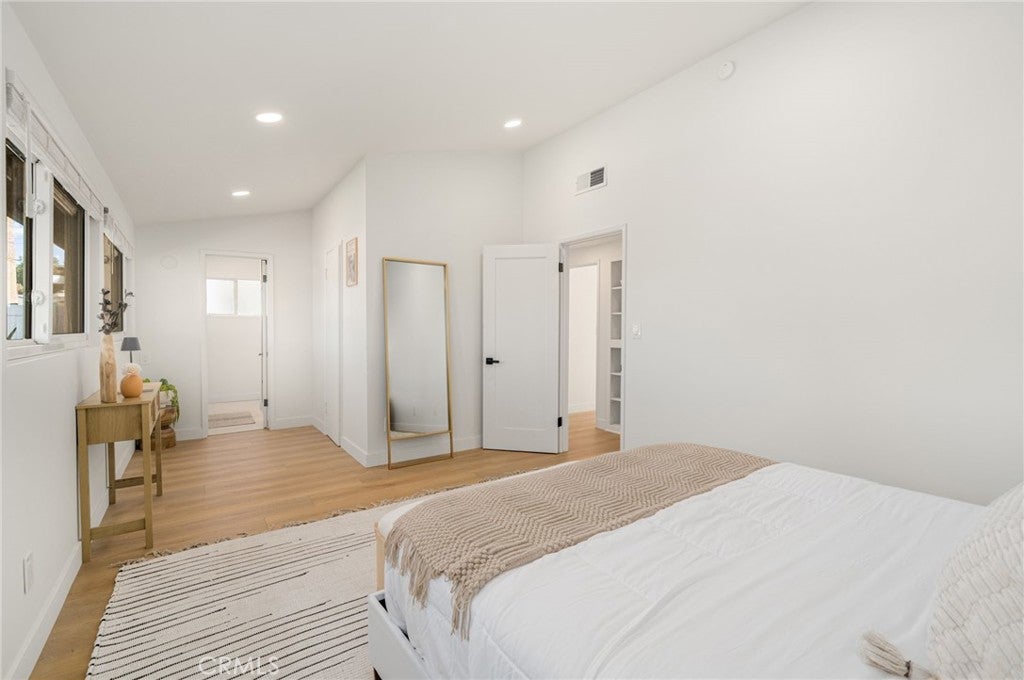 Woodland Hills, California, 91367, United States, 3 Bedrooms Bedrooms, ,2 BathroomsBathrooms,Residential,For Sale,1991959