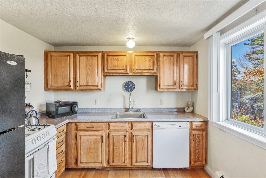 Plymouth, Massachusetts, 02360, United States, 3 Bedrooms Bedrooms, ,4 BathroomsBathrooms,Residential,For Sale,1994439