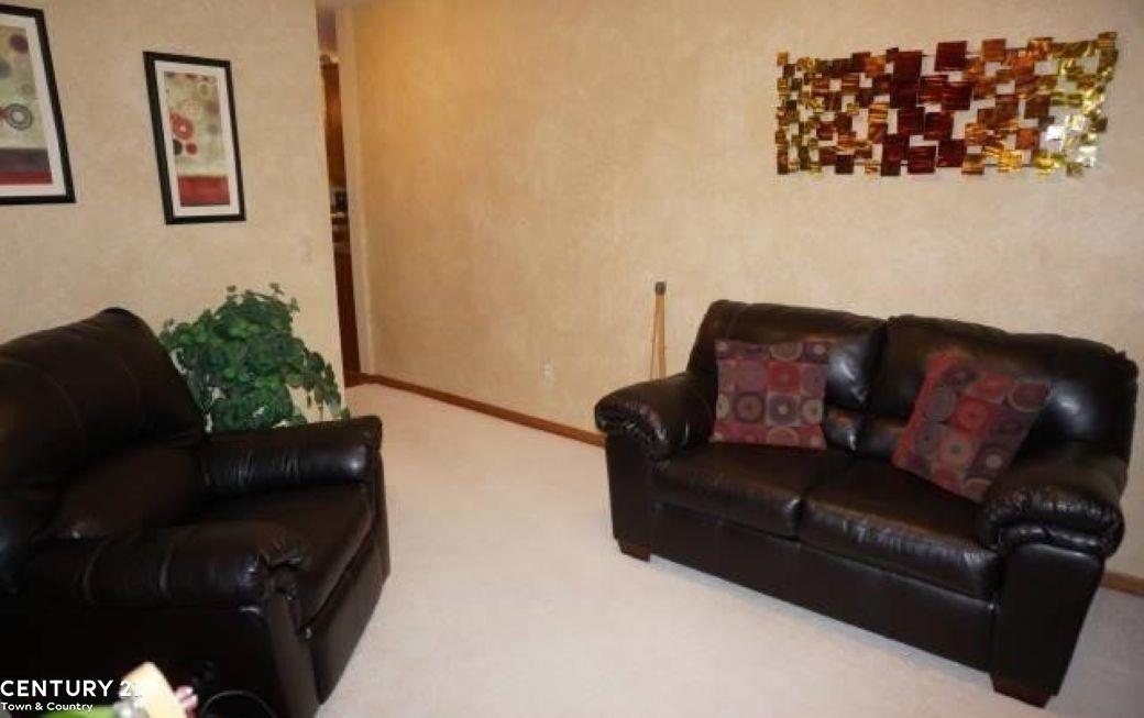 Macomb Twp, Michigan, 48044, United States, 4 Bedrooms Bedrooms, ,4 BathroomsBathrooms,Residential,For Sale,1894299