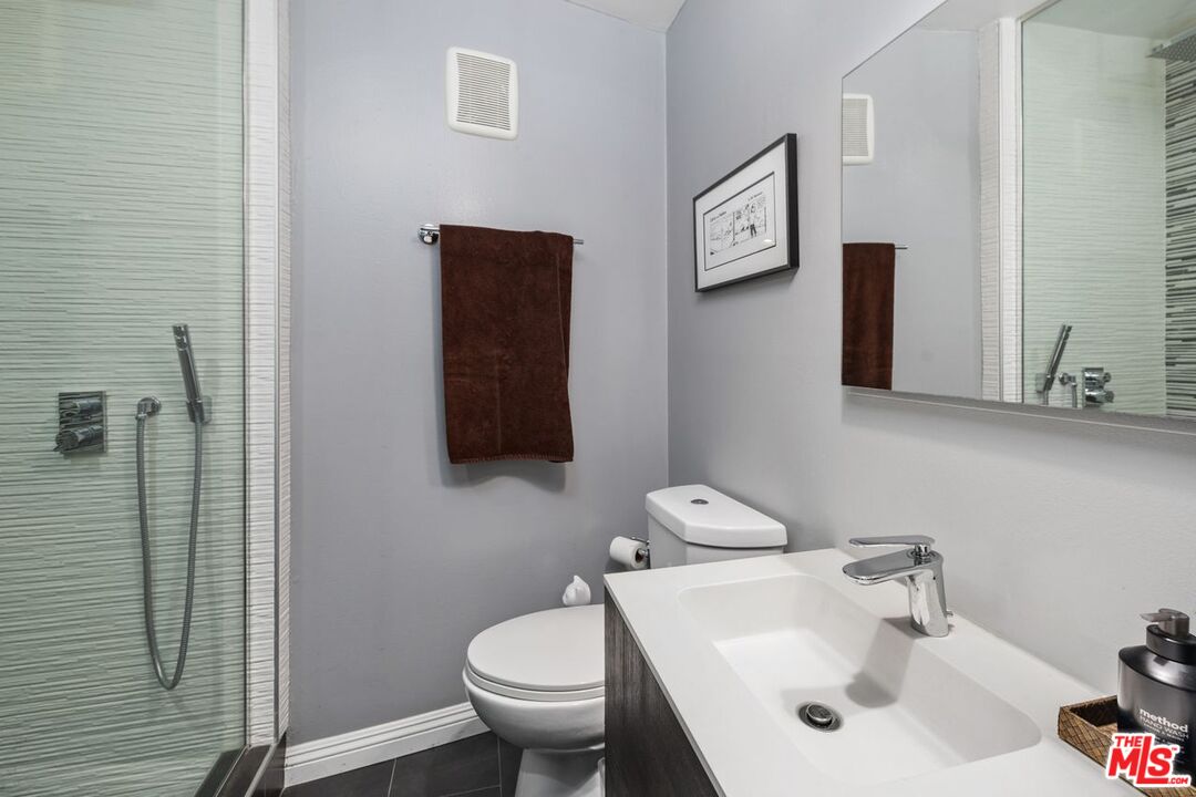 Los Angeles, California, 90068, United States, 2 Bedrooms Bedrooms, ,2 BathroomsBathrooms,Residential,For Sale,1939987