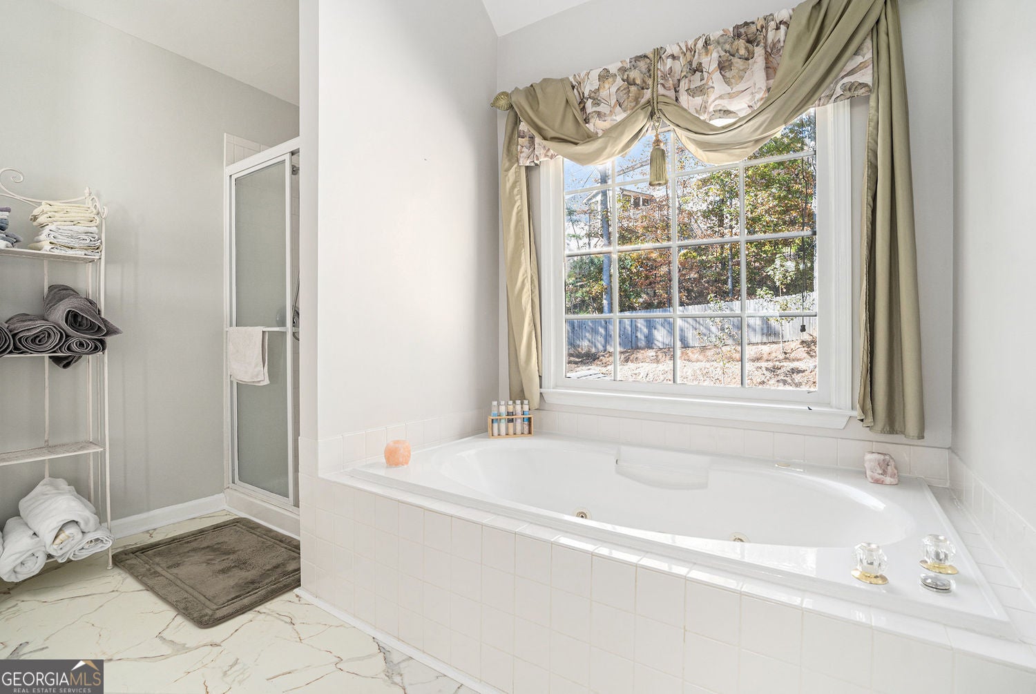 Johns Creek, Georgia, 30022, United States, 5 Bedrooms Bedrooms, ,4 BathroomsBathrooms,Residential,For Sale,1985826