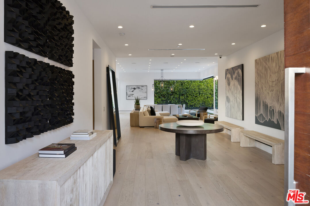 Los Angeles, California, 90049, United States, 4 Bedrooms Bedrooms, ,5 BathroomsBathrooms,Residential,For Sale,1862276