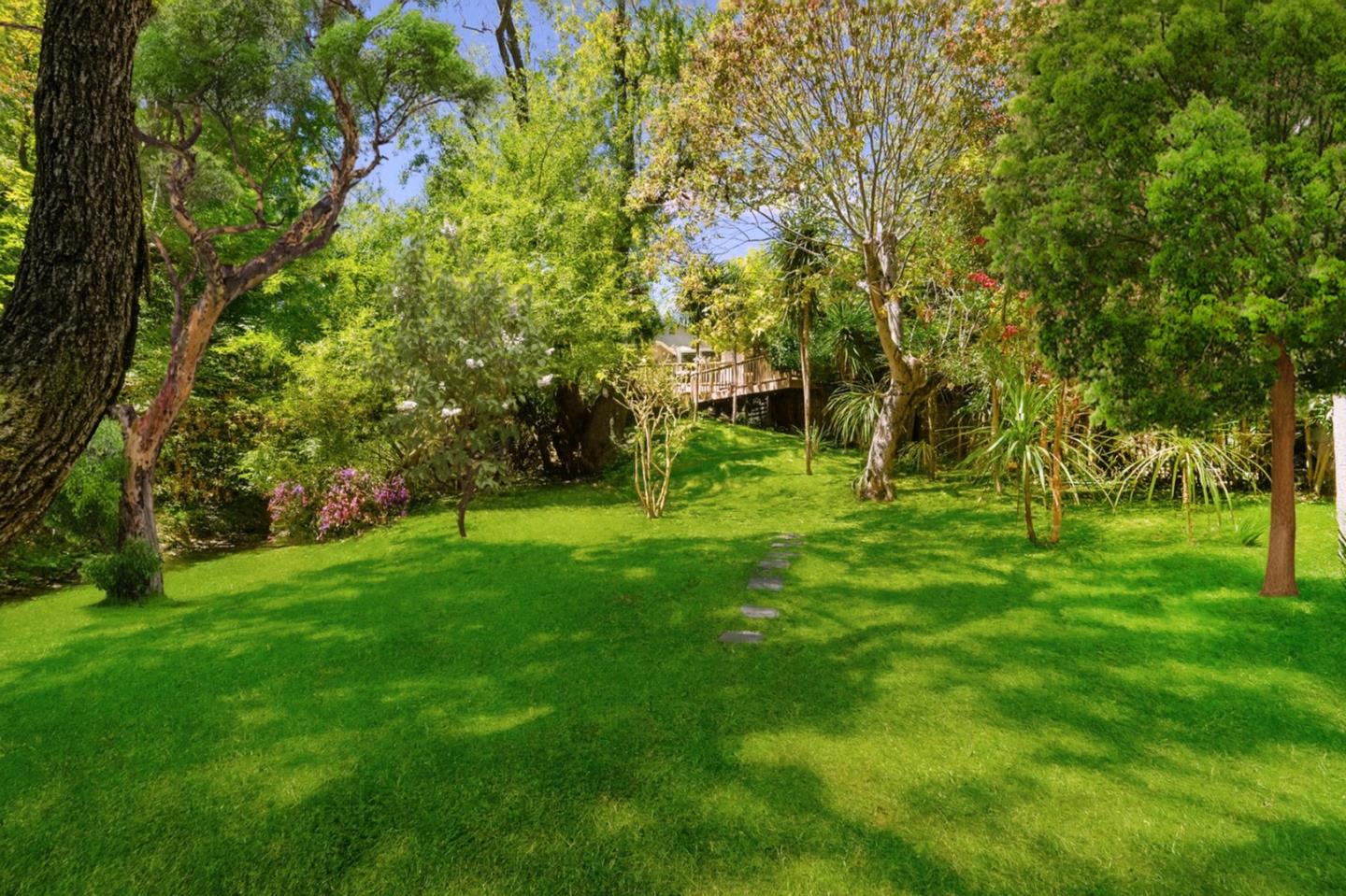 Los Altos, California, 94024, United States, 3 Bedrooms Bedrooms, ,2 BathroomsBathrooms,Residential,For Sale,1925689