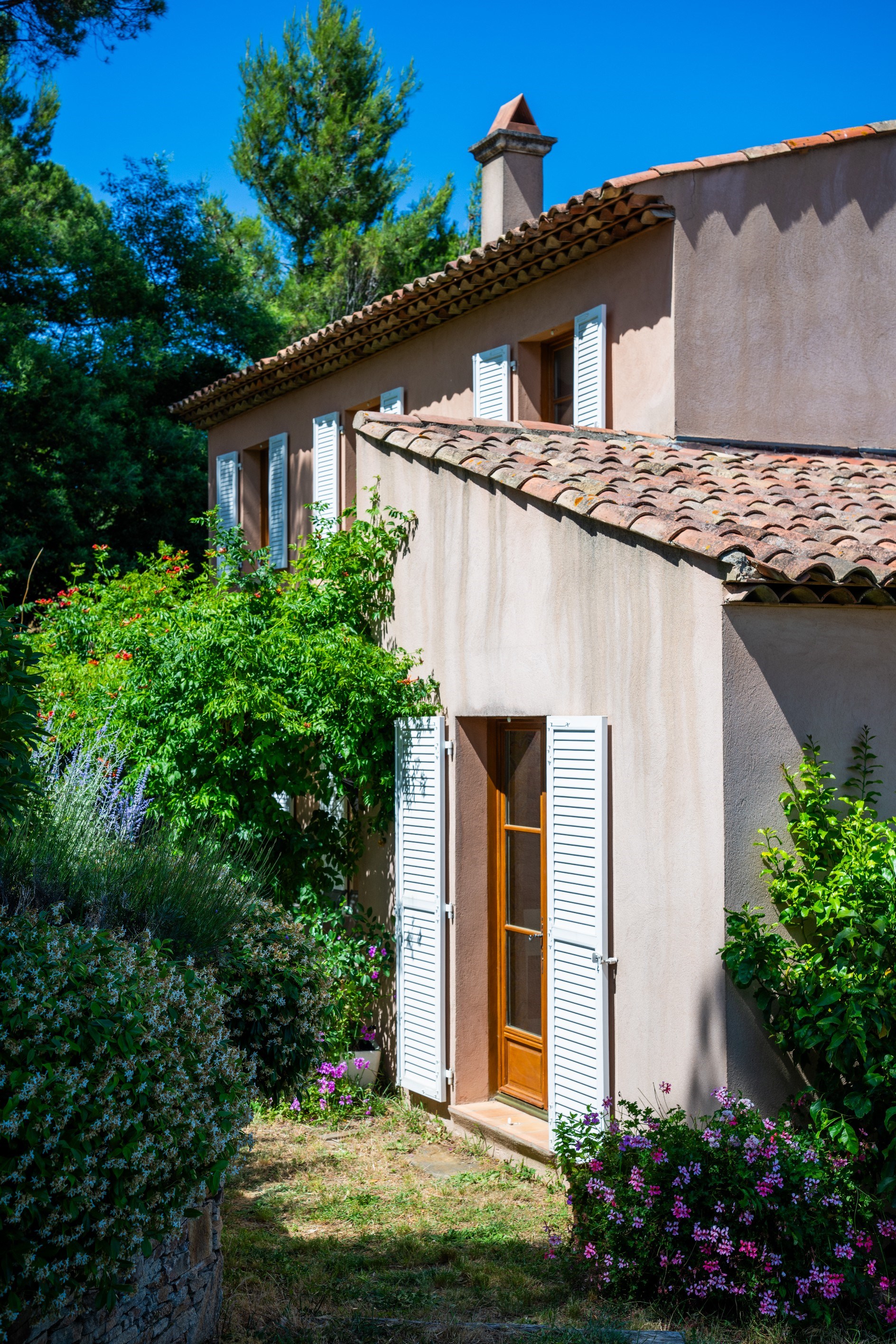  Provençal villa with pool in private estate near Saint-Tropez and Pampelonne be… - 物件實景