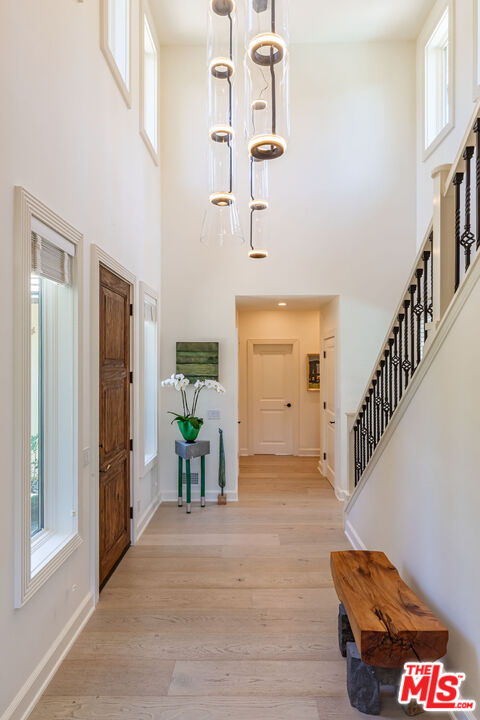 Calabasas, California, 91302, United States, 5 Bedrooms Bedrooms, ,4 BathroomsBathrooms,Residential,For Sale,1926275