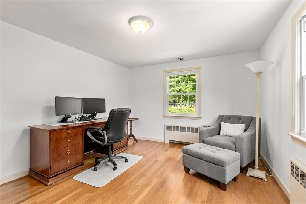 Weston, Massachusetts, 02493, United States, 4 Bedrooms Bedrooms, ,3 BathroomsBathrooms,Residential,For Sale,1838701