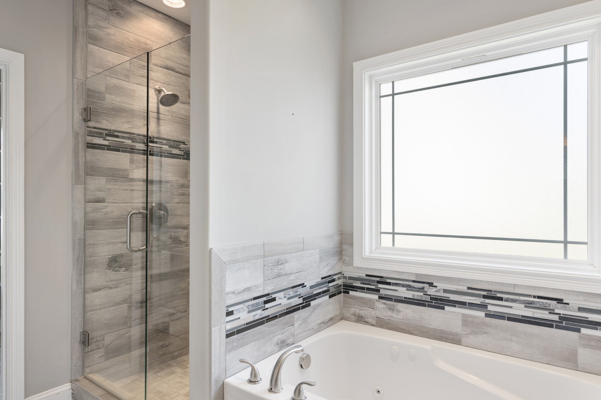 Clarksville, Tennessee, 37043, United States, 5 Bedrooms Bedrooms, ,4 BathroomsBathrooms,Residential,For Sale,1975936