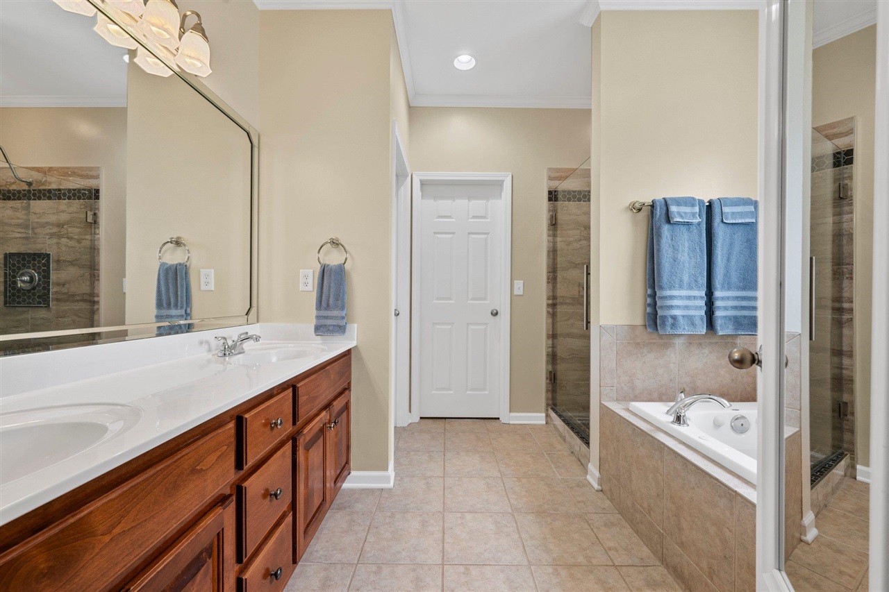Bowling Green, Kentucky, 42104, United States, 6 Bedrooms Bedrooms, ,4 BathroomsBathrooms,Residential,For Sale,1882789