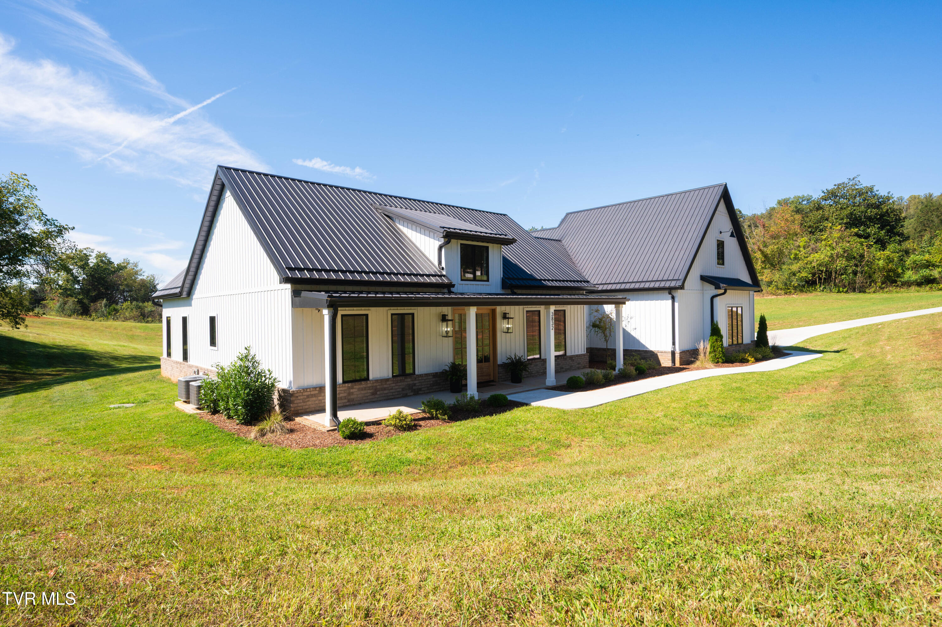 Kingsport, Tennessee, 37664, United States, 4 Bedrooms Bedrooms, ,4 BathroomsBathrooms,Residential,For Sale,1981214