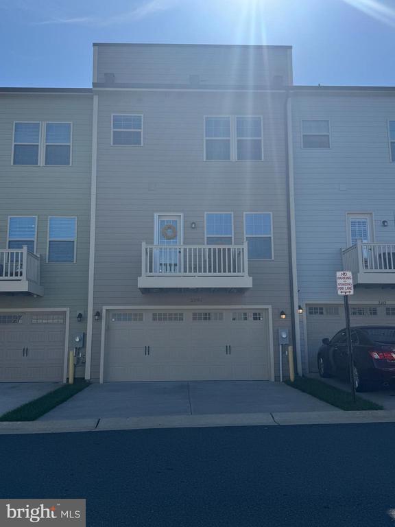 Dumfries, Virginia, 22026, United States, 4 Bedrooms Bedrooms, ,5 BathroomsBathrooms,Residential,For Sale,1958431