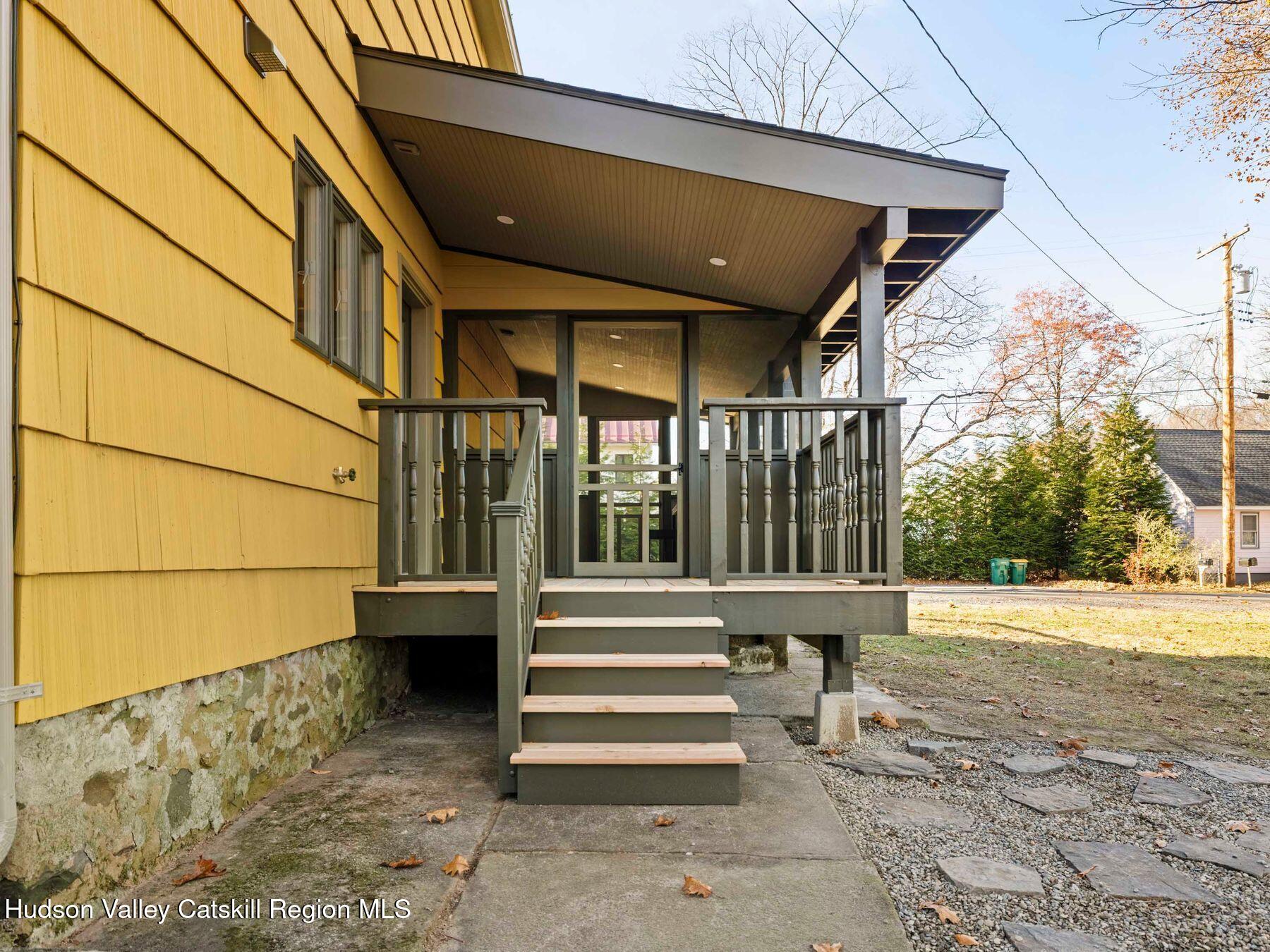 Rosendale, New York, 12472, United States, 3 Bedrooms Bedrooms, ,3 BathroomsBathrooms,Residential,For Sale,1998107