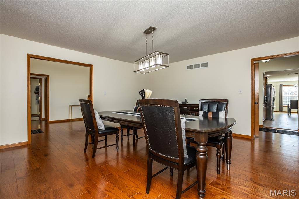 Brighton, Illinois, 62012, United States, 6 Bedrooms Bedrooms, ,4 BathroomsBathrooms,Residential,For Sale,1995743