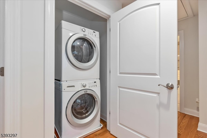 Edison Twp., New Jersey, 08820, United States, 5 Bedrooms Bedrooms, ,4 BathroomsBathrooms,Residential,For Sale,1989591