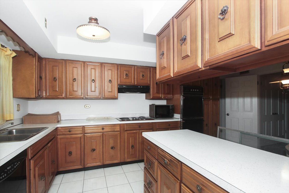 Lincolnshire, Illinois, 60069, United States, 4 Bedrooms Bedrooms, ,3 BathroomsBathrooms,Residential,For Sale,1975181