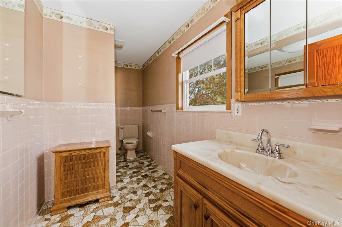 Ronkonkoma, New York, 11779, United States, 3 Bedrooms Bedrooms, ,1 BathroomBathrooms,Residential,For Sale,1991403