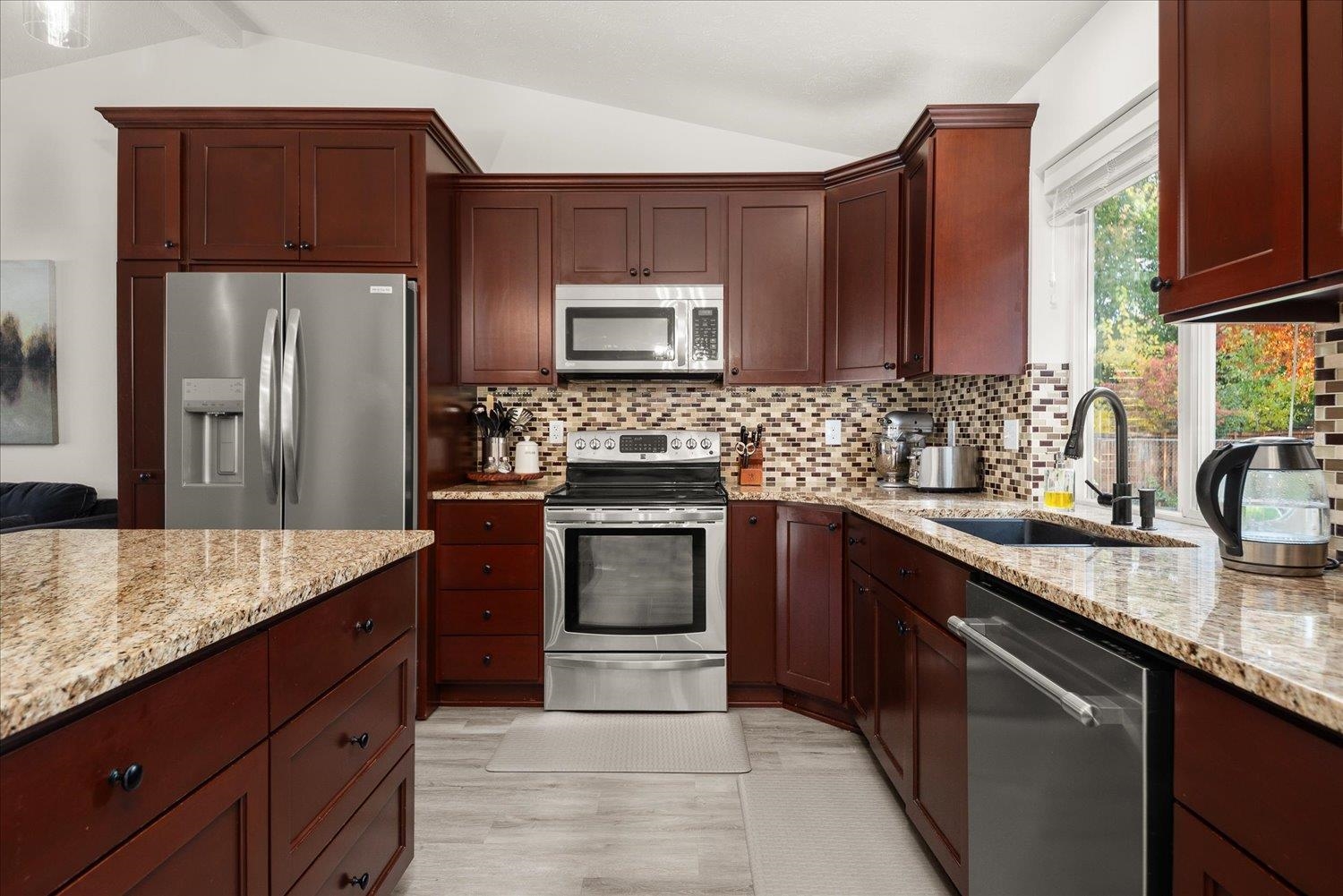 Spokane Valley, Washington, 99216, United States, 4 Bedrooms Bedrooms, ,3 BathroomsBathrooms,Residential,For Sale,1984886