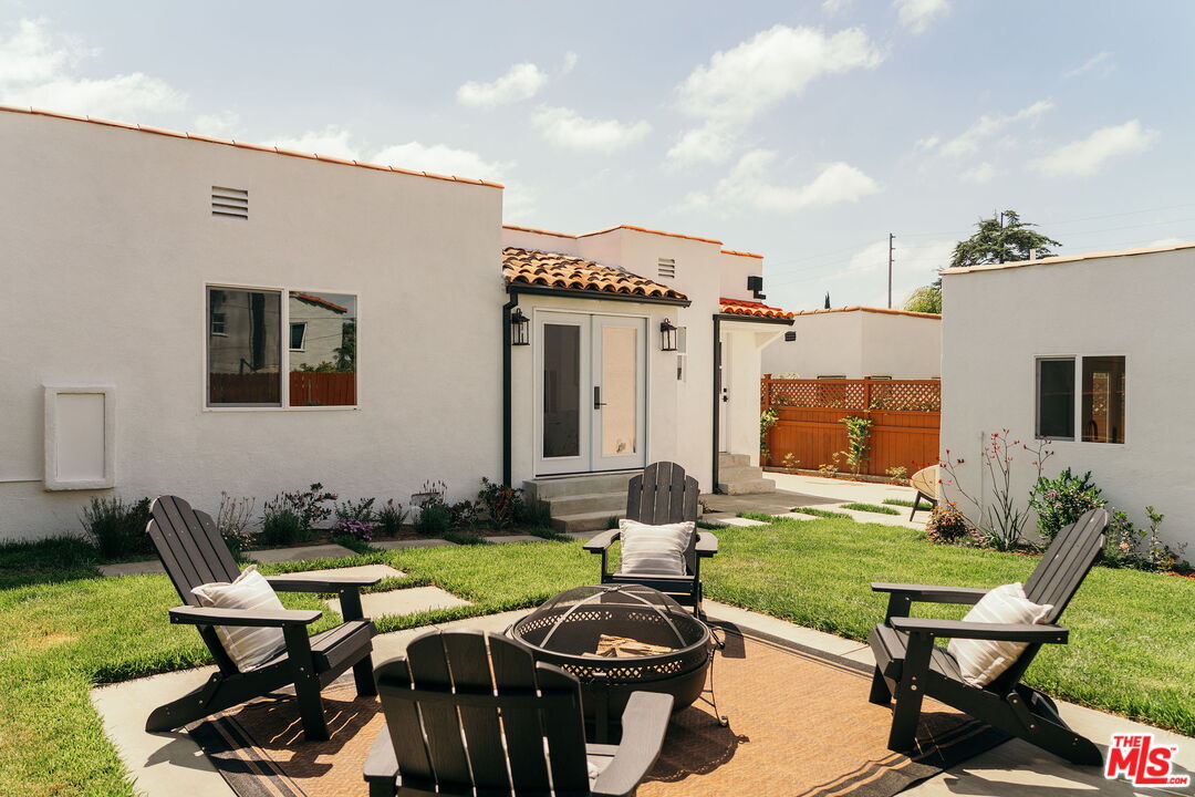 Los Angeles, California, 90019, United States, 4 Bedrooms Bedrooms, ,4 BathroomsBathrooms,Residential,For Sale,1889946