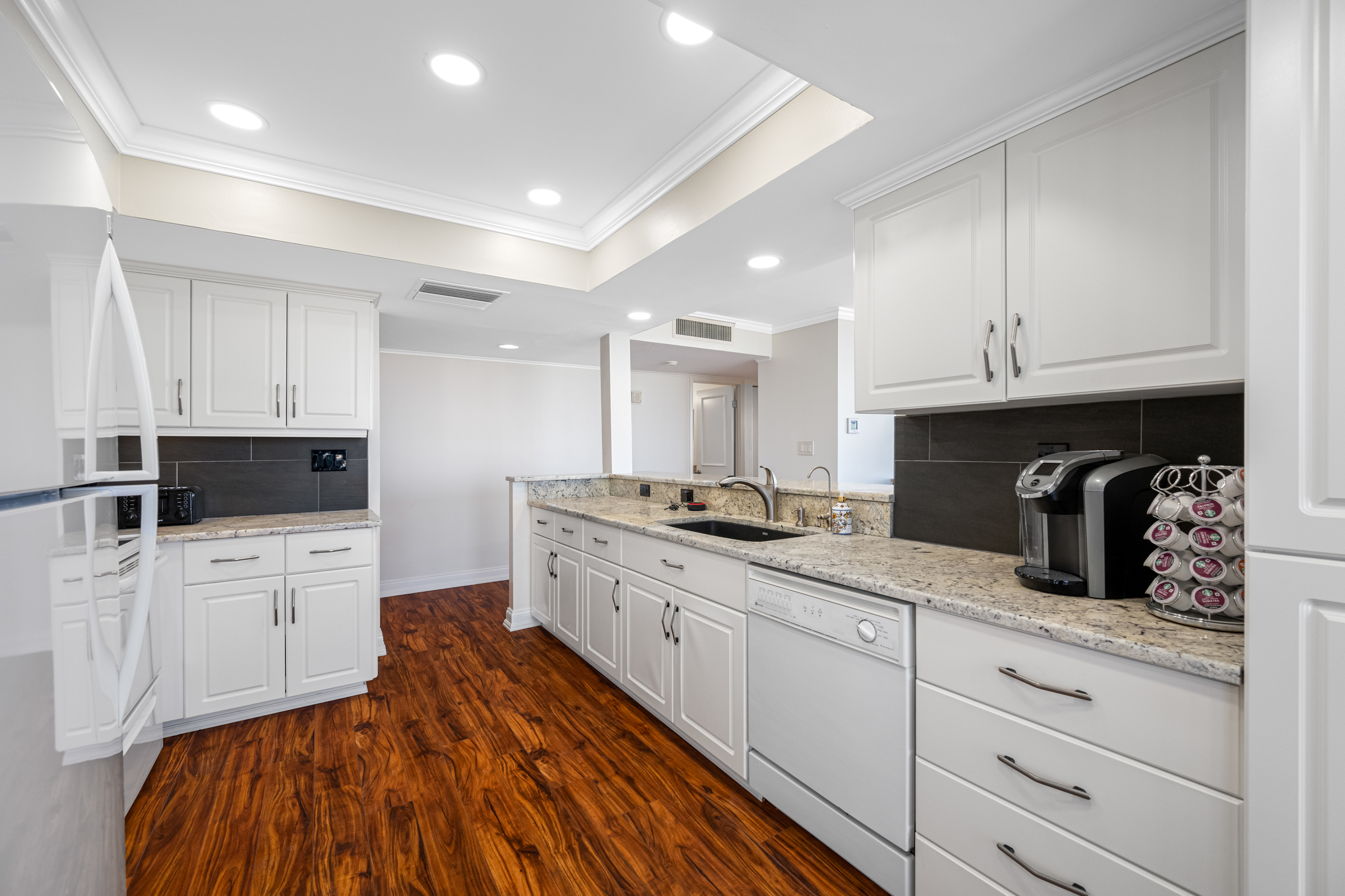 Treasure Island, Florida, 33706, United States, 2 Bedrooms Bedrooms, ,2 BathroomsBathrooms,Residential,For Sale,1998023