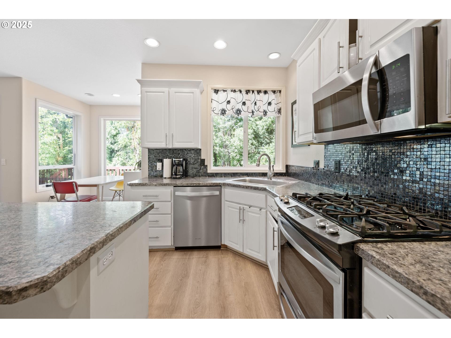 Portland, Oregon, 97219, United States, 4 Bedrooms Bedrooms, ,2 BathroomsBathrooms,Residential,For Sale,1917985