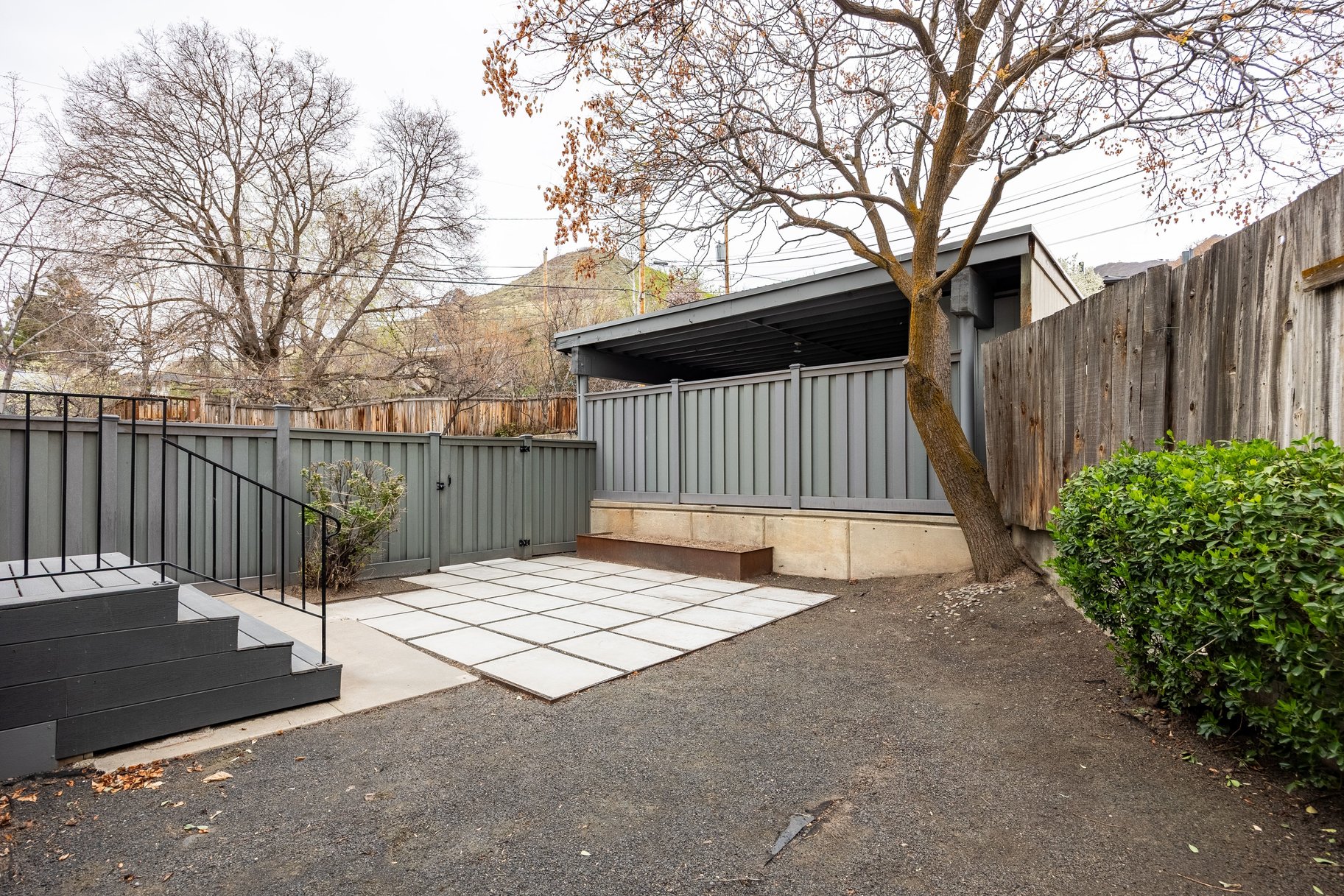  East Bench Duplex with Private Outdoor Living and Upside Potential - 物件實景