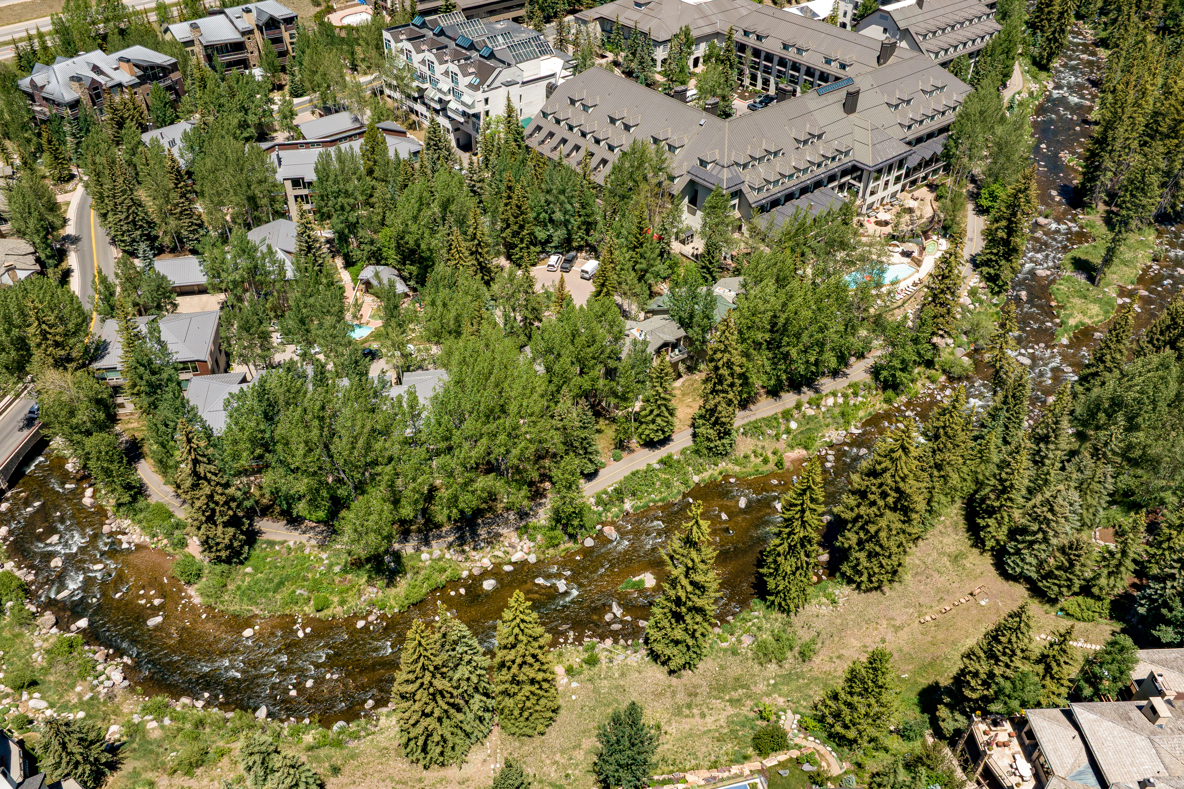  The Ultimate Alpine Retreat: Privacy Meets Convenience in Cascade Village - 物件實景