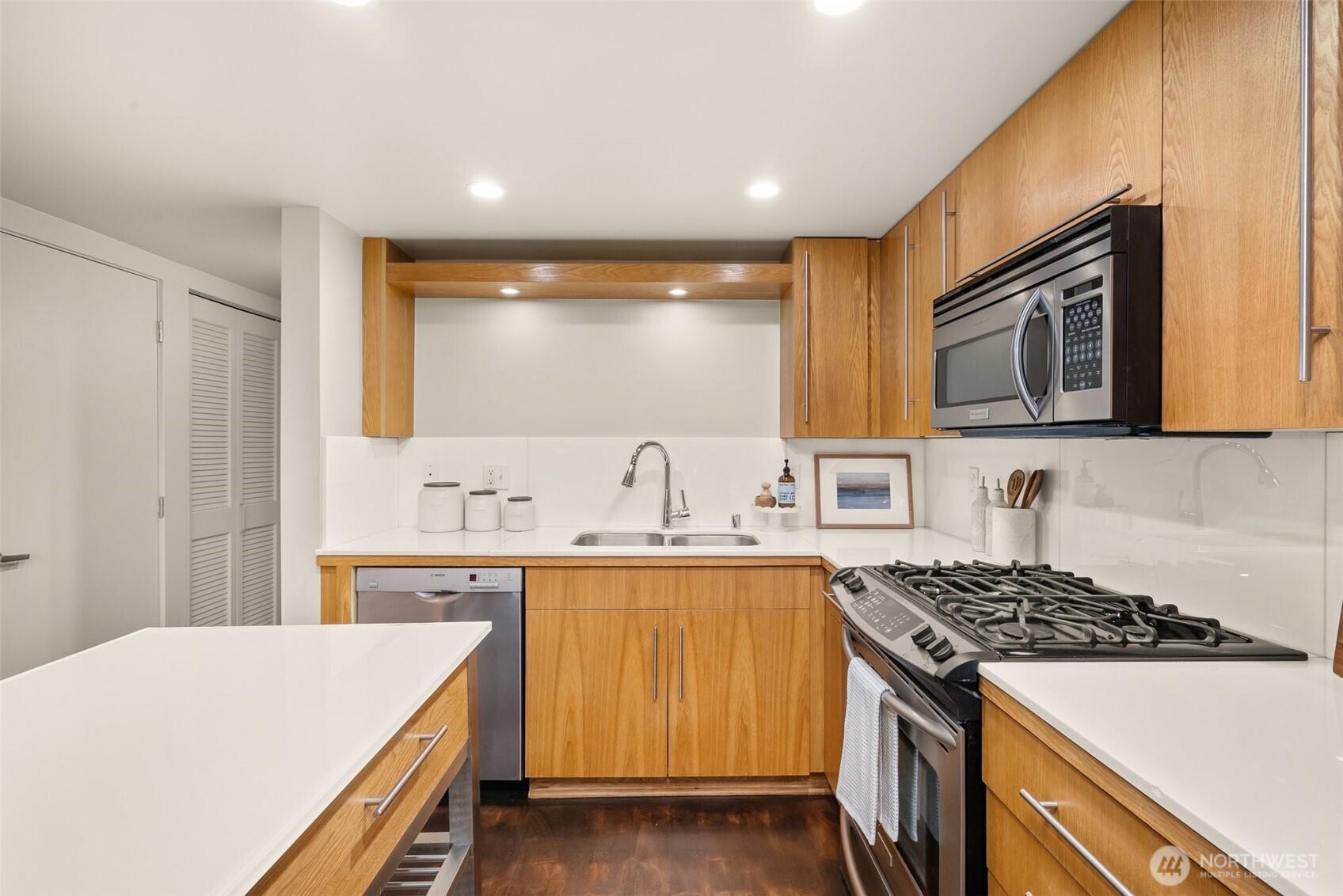 SEATTLE, Washington, 98102, United States, 1 Bedroom Bedrooms, ,2 BathroomsBathrooms,Residential,For Sale,1752958