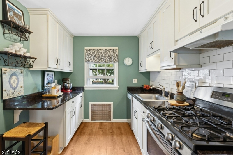 Cranford Twp., New Jersey, 07016, United States, 3 Bedrooms Bedrooms, ,2 BathroomsBathrooms,Residential,For Sale,1938829