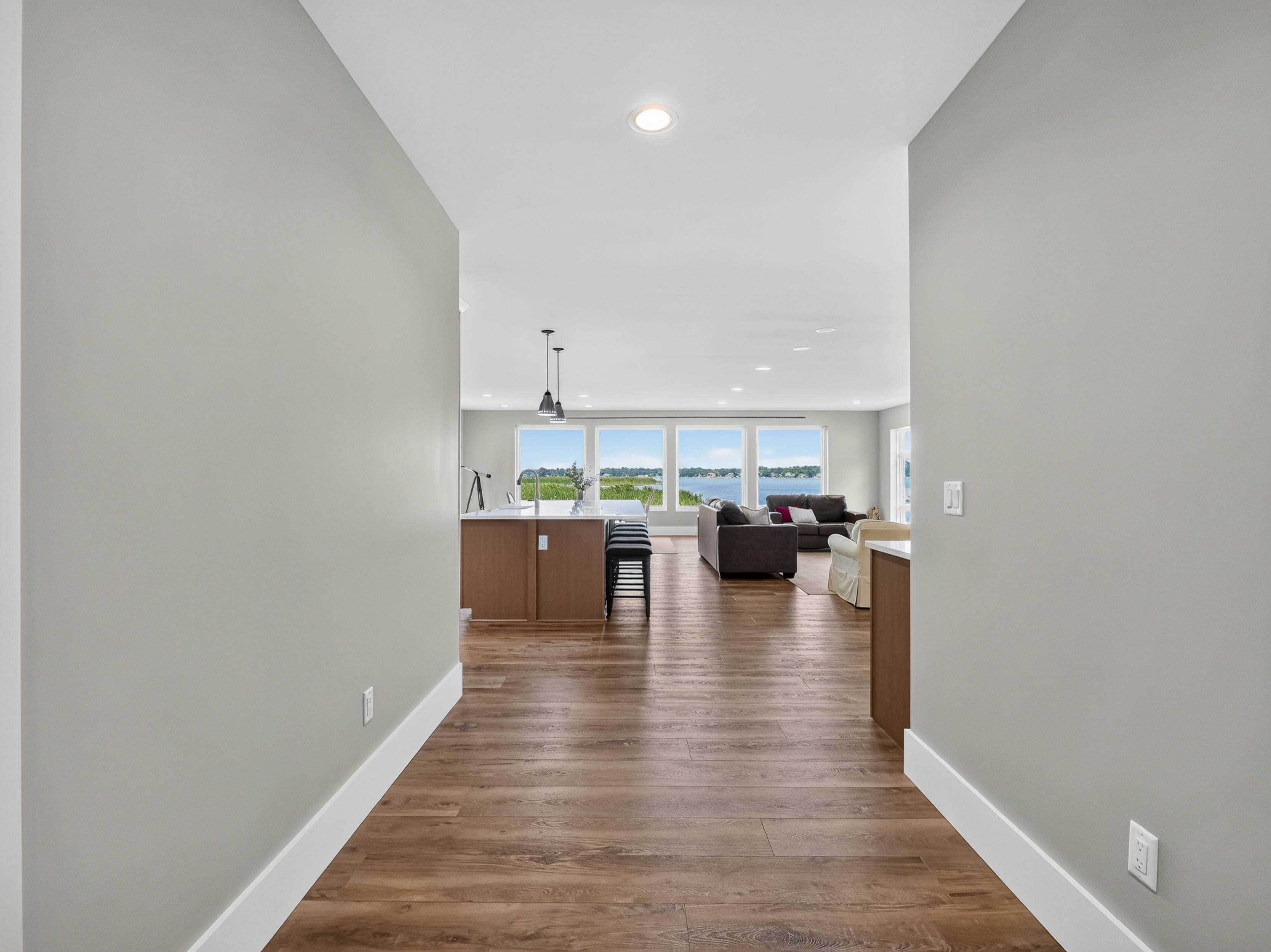  Exceptional Waterfront Home with Panoramic Lake Views - 物件實景