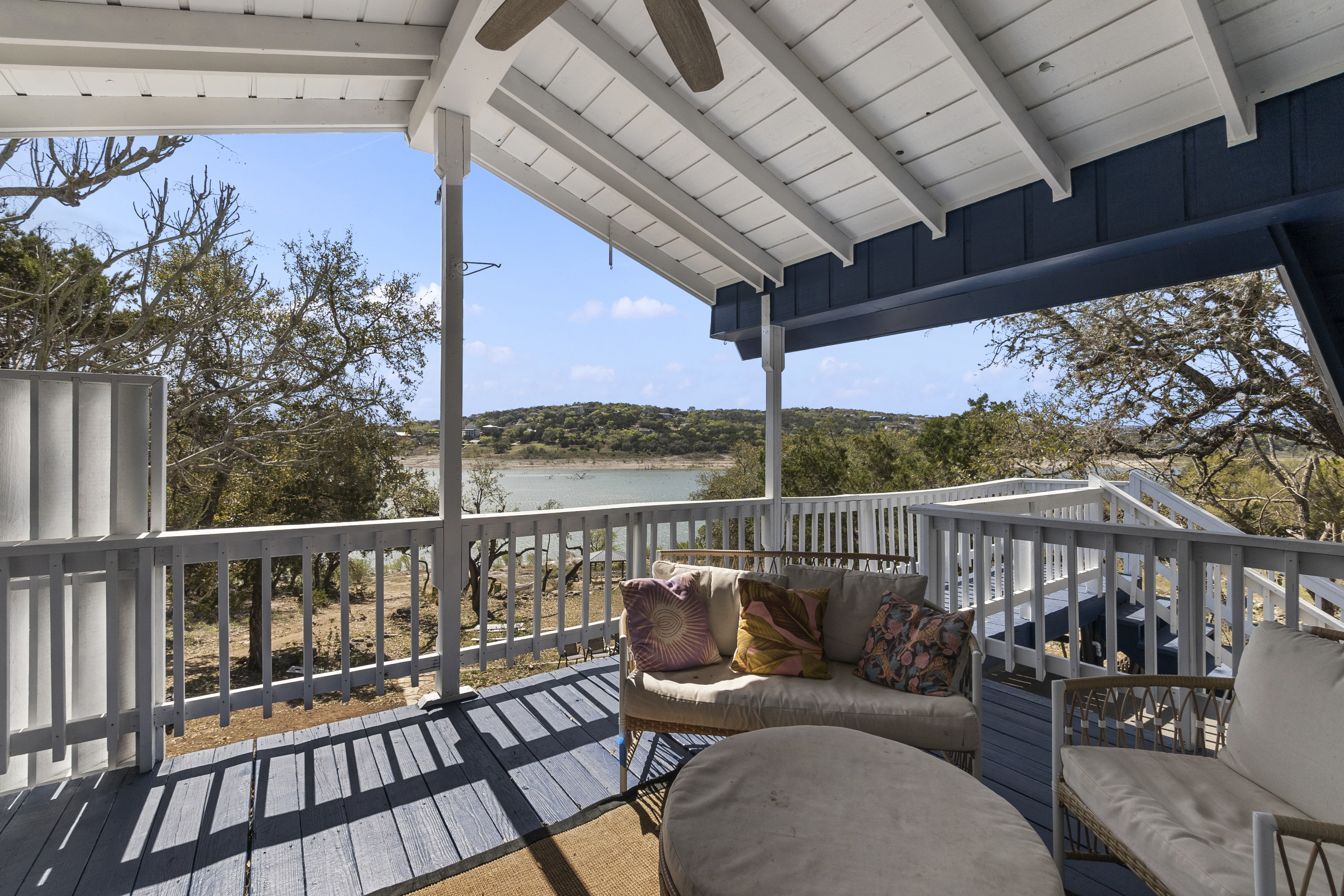  Prime Lakefront Living with Stunning Views - 物件實景