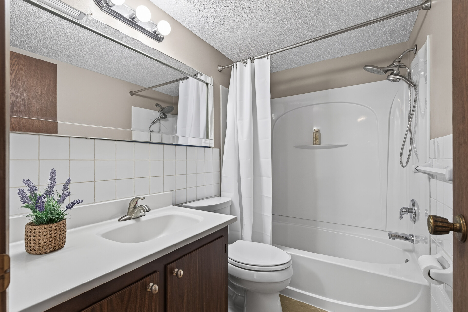  Bright Updated Condo Near Downtown Hopkins - 物件實景