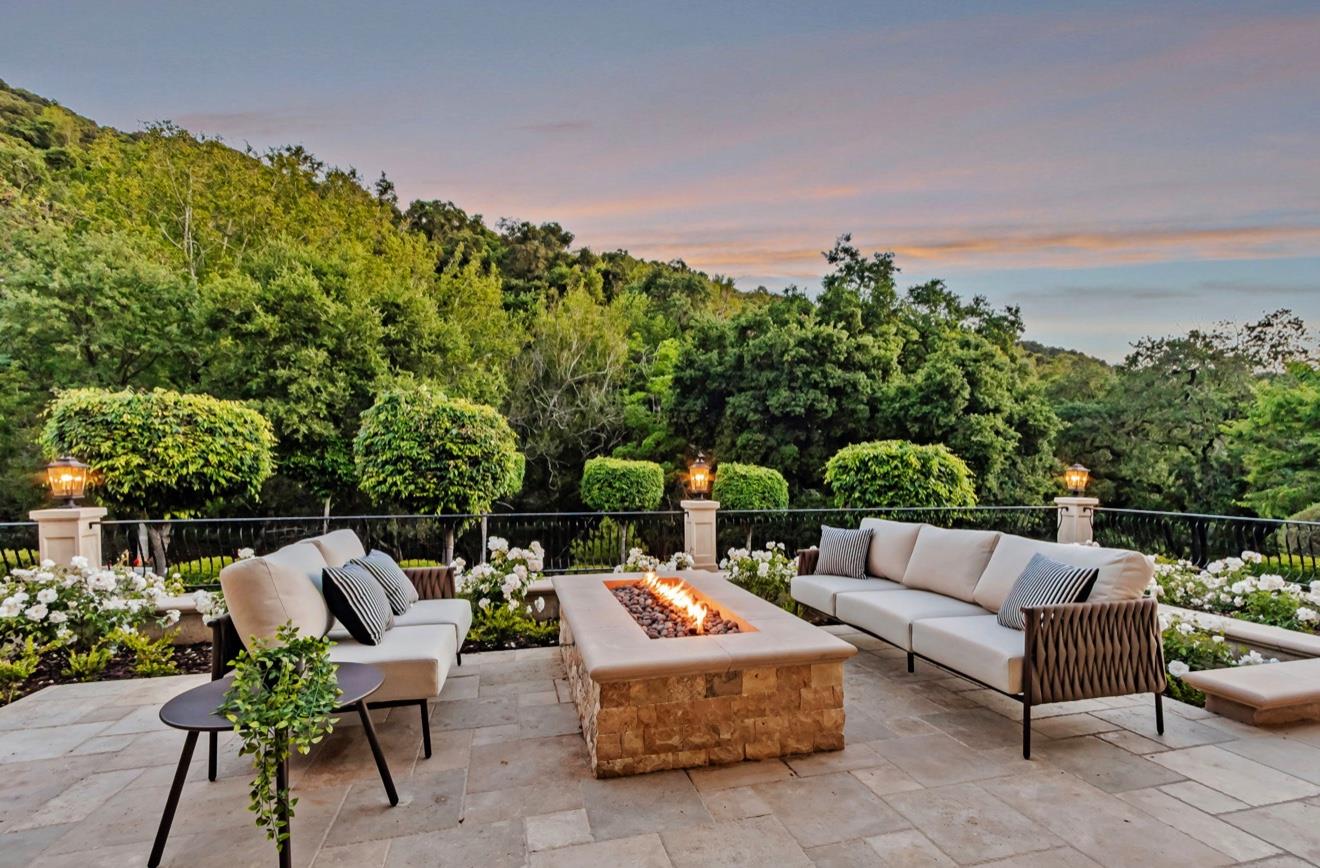 Los Gatos, California, 95032, United States, 8 Bedrooms Bedrooms, ,11 BathroomsBathrooms,Residential,For Sale,1855941