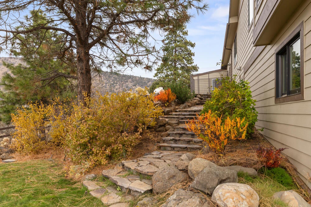 Klamath Falls, Oregon, 97601, United States, 4 Bedrooms Bedrooms, ,3 BathroomsBathrooms,Residential,For Sale,1987766