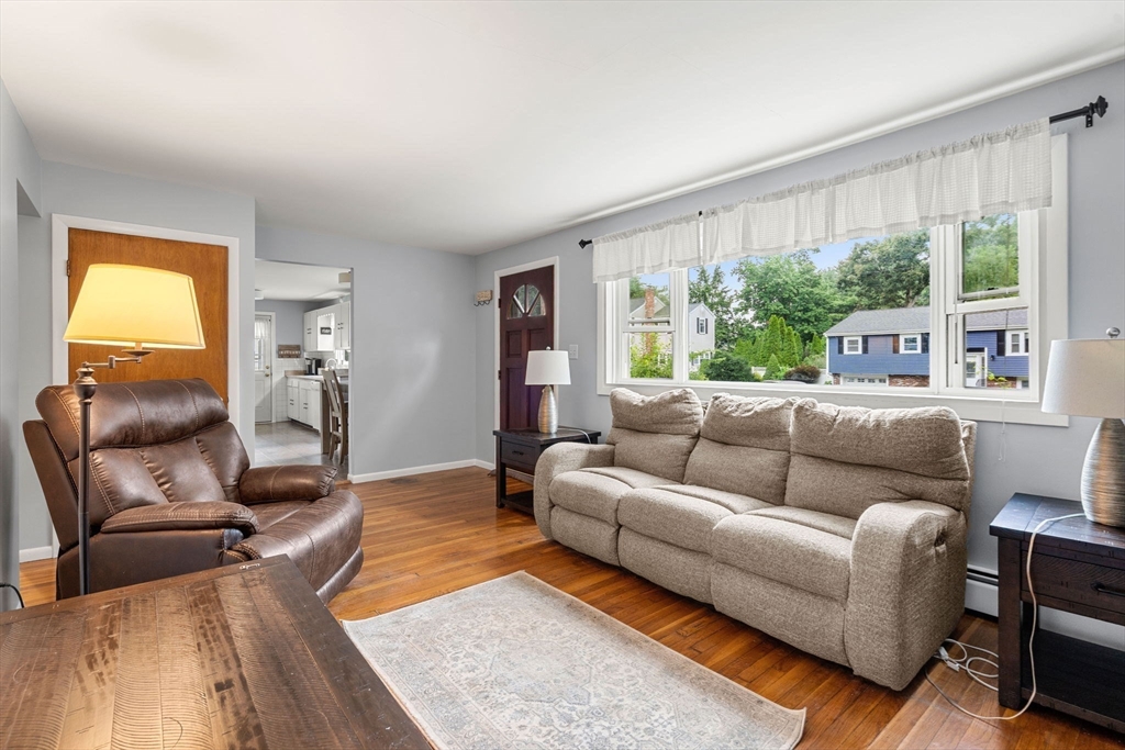 Tewksbury, Massachusetts, 01876, United States, 3 Bedrooms Bedrooms, ,1 BathroomBathrooms,Residential,For Sale,1918514