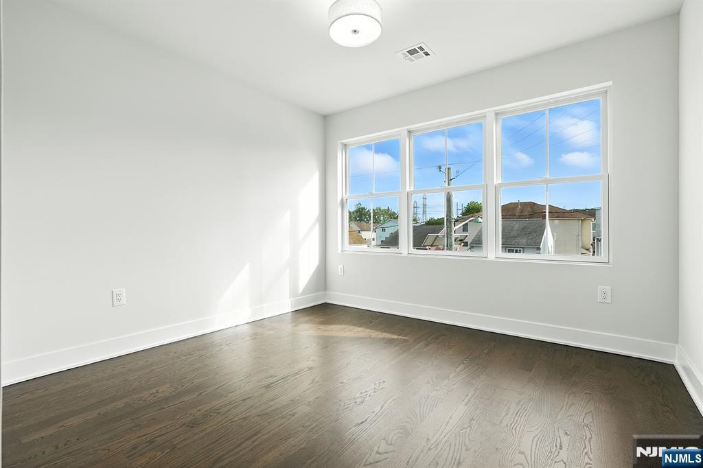 North Arlington, New Jersey, 07031, United States, 2 Bedrooms Bedrooms, ,2 BathroomsBathrooms,Residential,For Sale,2009077