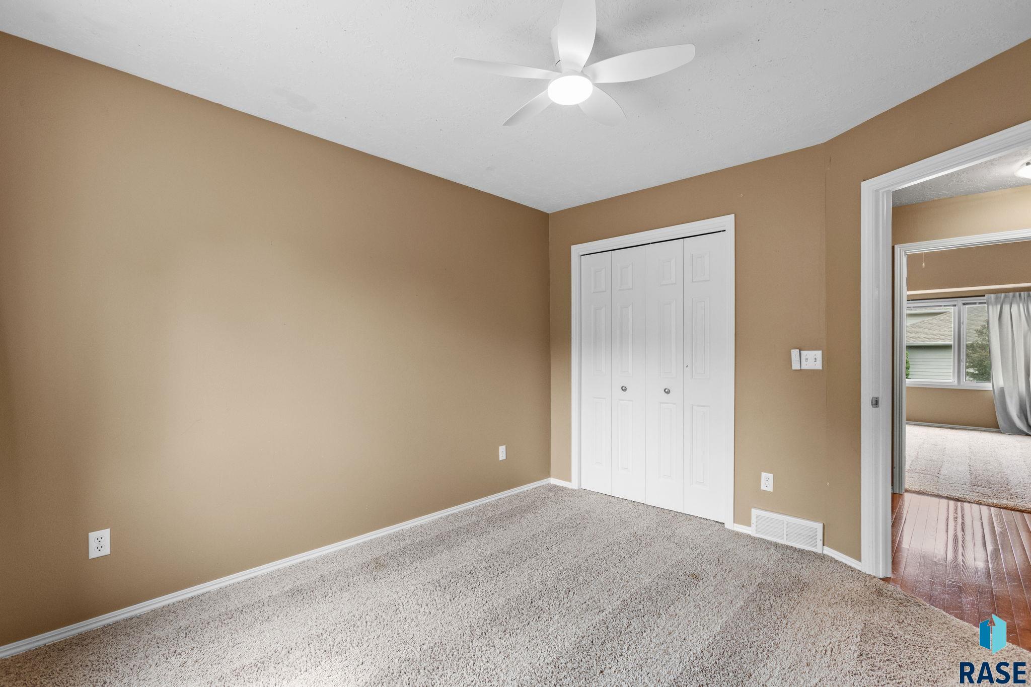 Sioux Falls, South Dakota, 57103, United States, 5 Bedrooms Bedrooms, ,2 BathroomsBathrooms,Residential,For Sale,1908912