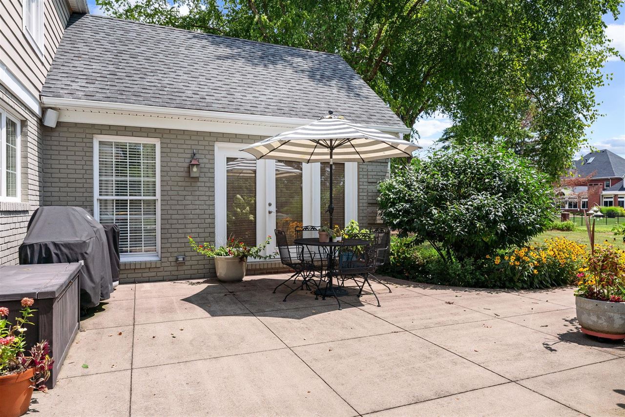 Bowling Green, Kentucky, 42103, United States, 4 Bedrooms Bedrooms, ,4 BathroomsBathrooms,Residential,For Sale,1907644