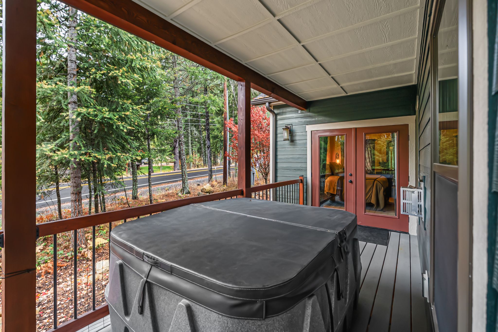 Sandpoint, Idaho, 83864, United States, 2 Bedrooms Bedrooms, ,3 BathroomsBathrooms,Residential,For Sale,1991135