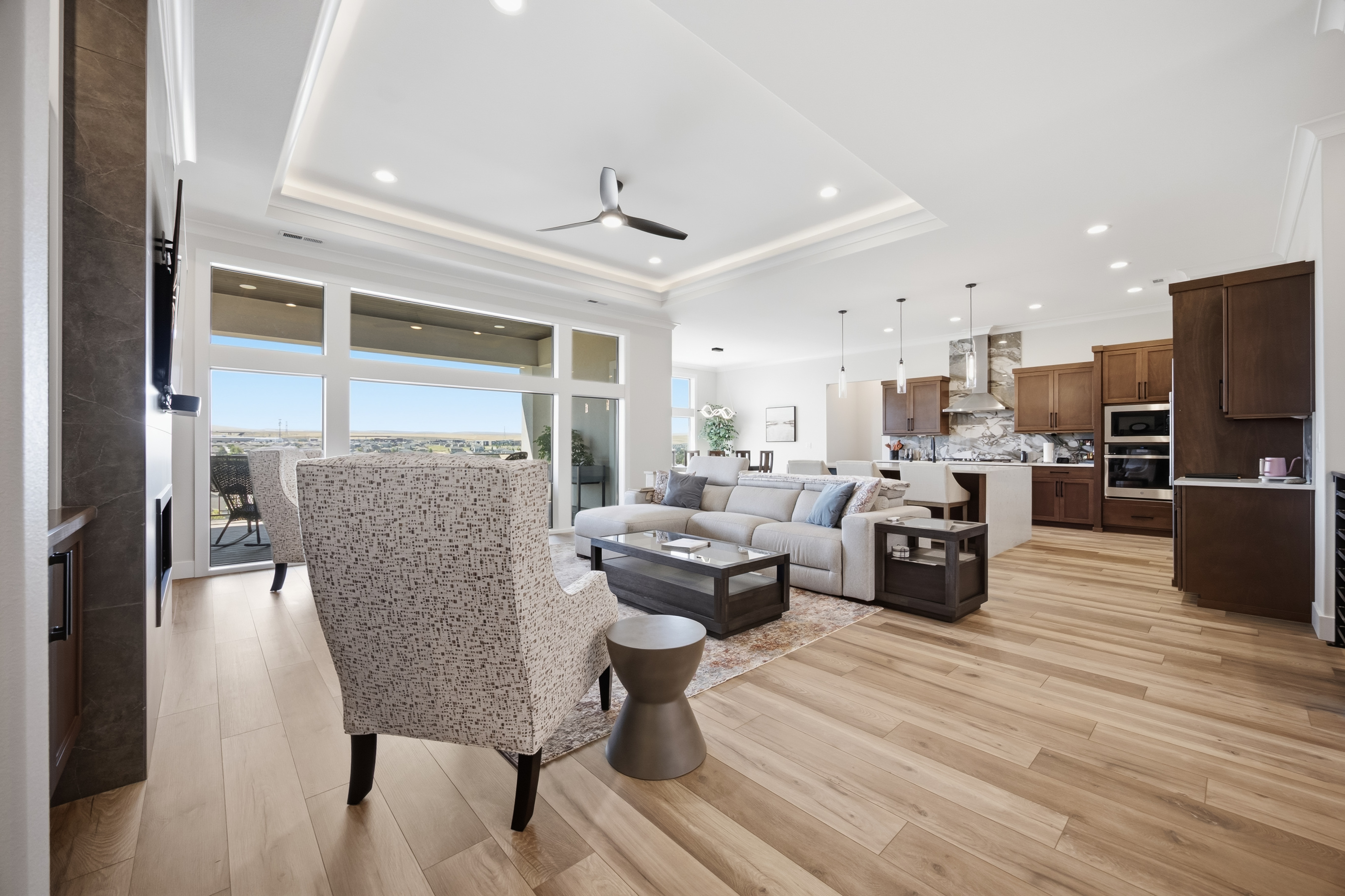  Discover This Stunning Resale Prodigy Homes Aria Basement Model - 物件實景