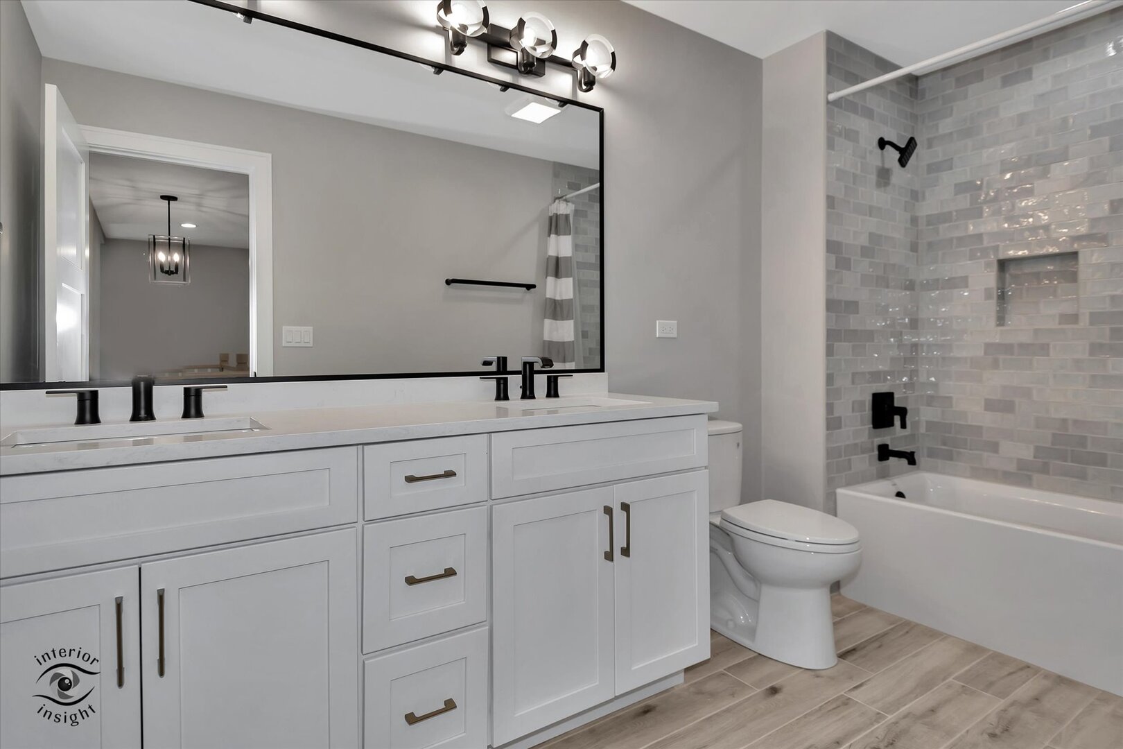 Lemont, Illinois, 60439, United States, 4 Bedrooms Bedrooms, ,4 BathroomsBathrooms,Residential,For Sale,1882254