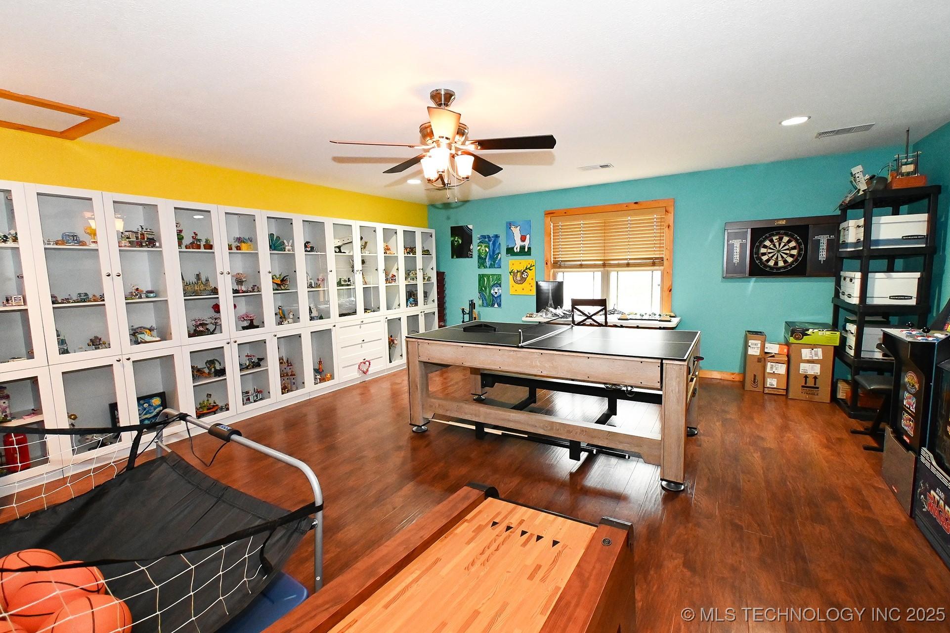 Sallisaw, Oklahoma, 74955, United States, 3 Bedrooms Bedrooms, ,3 BathroomsBathrooms,Residential,For Sale,1977994