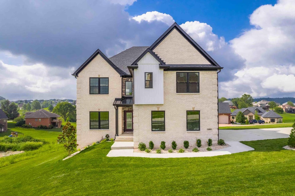 Richmond, Kentucky, 40475, United States, 5 Bedrooms Bedrooms, ,5 BathroomsBathrooms,Residential,For Sale,1881286