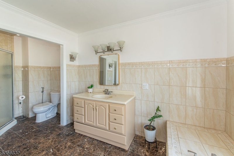 Pompton Lakes Boro, New Jersey, 07442, United States, 3 Bedrooms Bedrooms, ,3 BathroomsBathrooms,Residential,For Sale,1875678