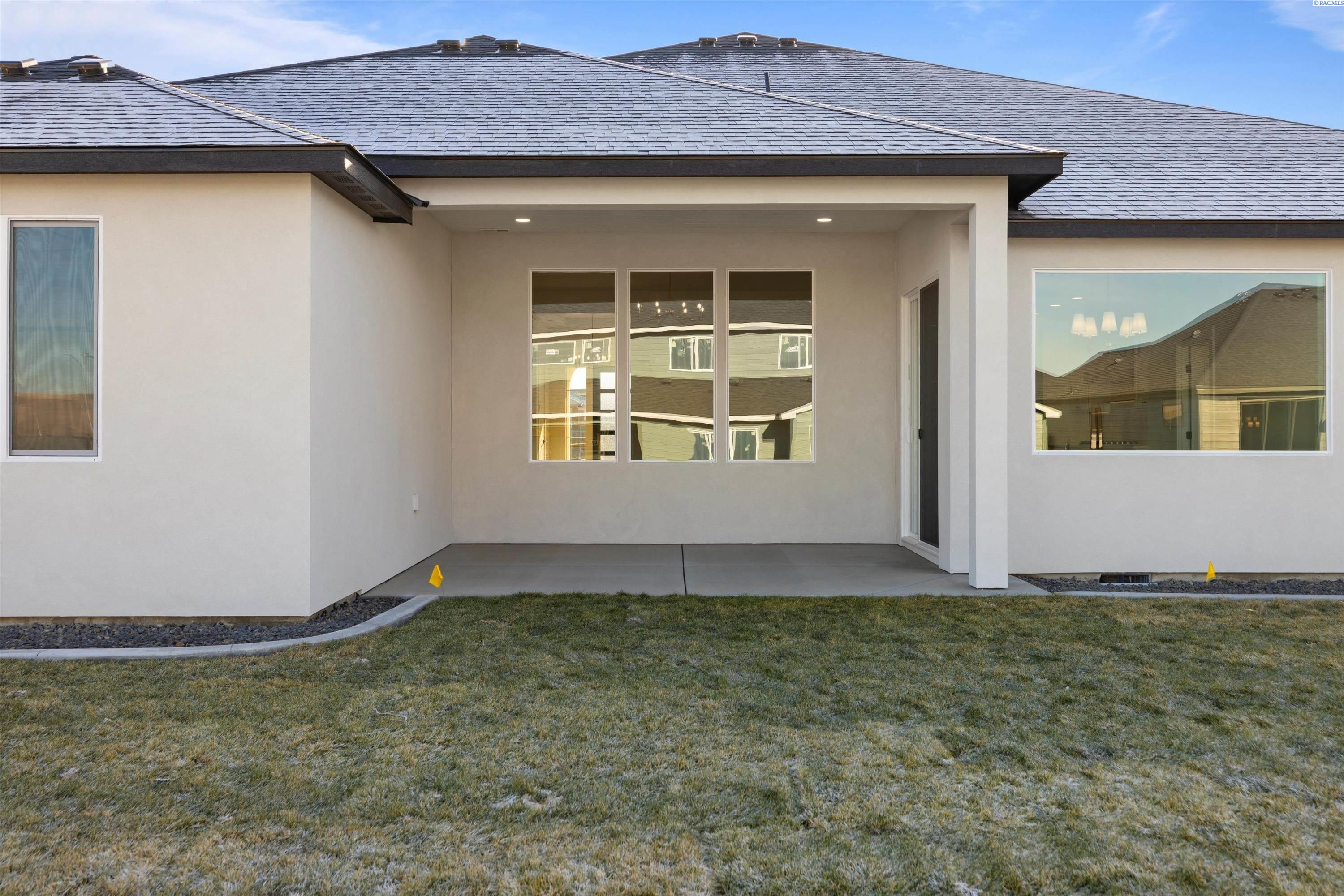 Richland, Washington, 99352, United States, 4 Bedrooms Bedrooms, ,3 BathroomsBathrooms,Residential,For Sale,1996125