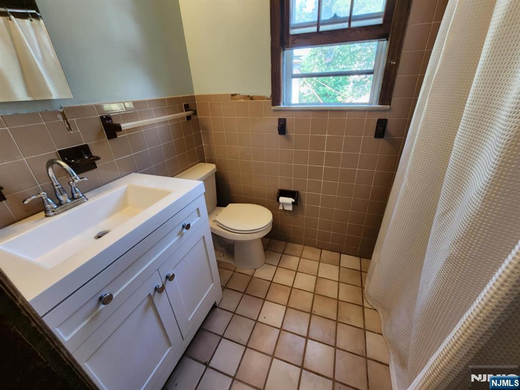 Nutley, New Jersey, 07110, United States, 4 Bedrooms Bedrooms, ,2 BathroomsBathrooms,Residential,For Sale,1916015
