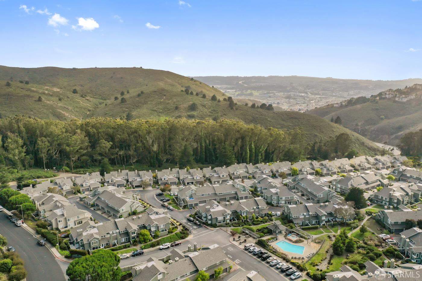 Daly City, California, 94014, United States, 2 Bedrooms Bedrooms, ,3 BathroomsBathrooms,Residential,For Sale,1938525
