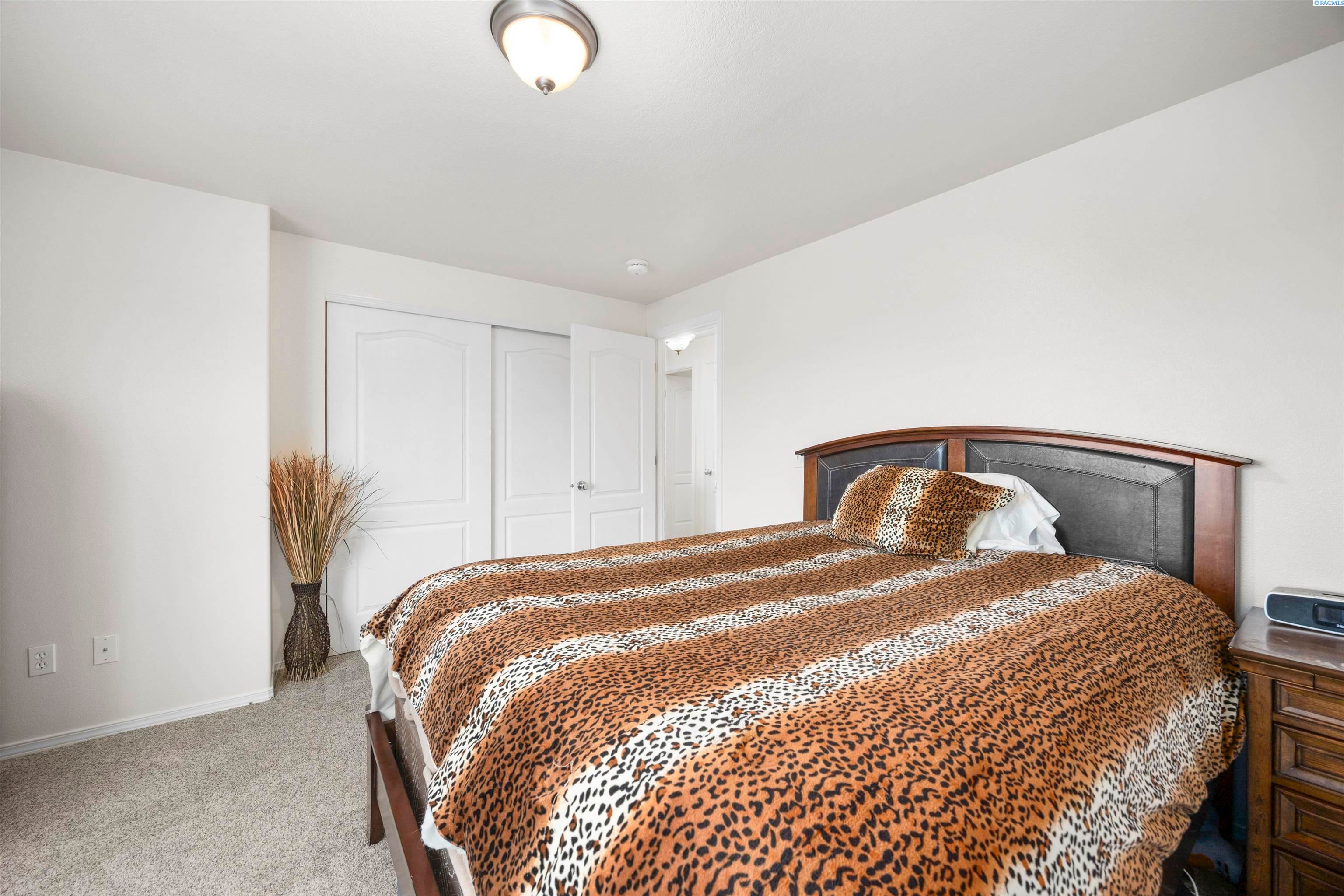 Eltopia, Washington, 99330, United States, 5 Bedrooms Bedrooms, ,4 BathroomsBathrooms,Residential,For Sale,2012124