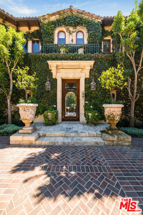 Pacific Palisades, California, 90272, United States, 8 Bedrooms Bedrooms, ,12 BathroomsBathrooms,Residential,For Sale,1949895