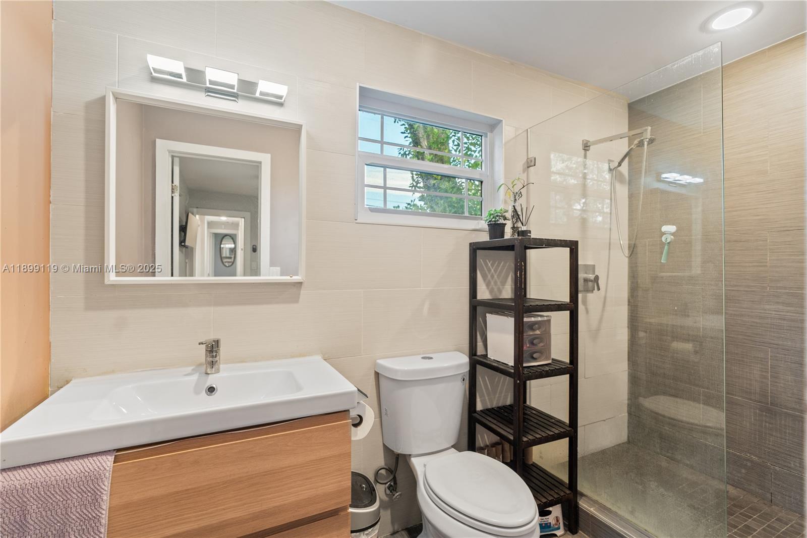 Hollywood, Florida, 33020, United States, 3 Bedrooms Bedrooms, ,2 BathroomsBathrooms,Residential,For Sale,1967684